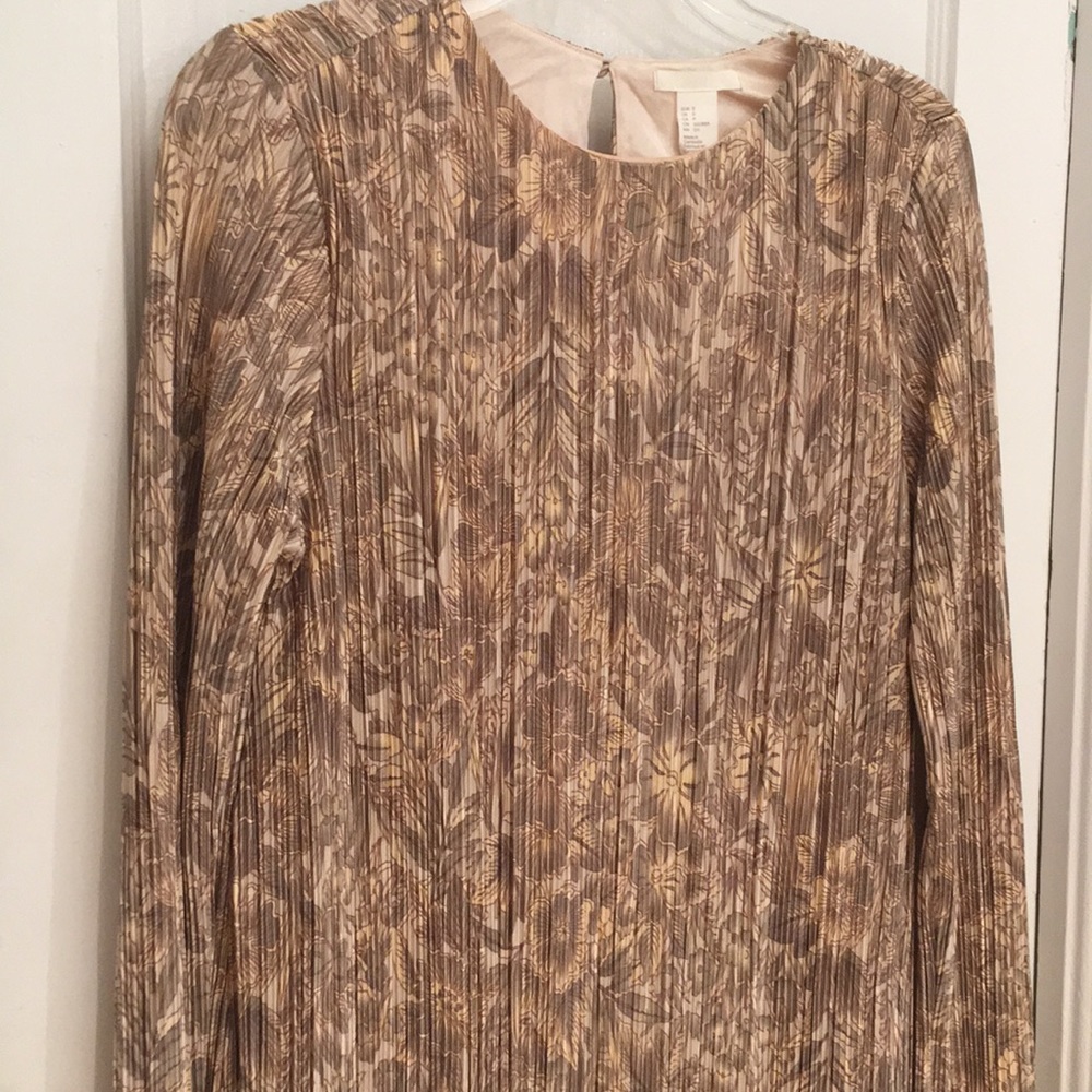 🚨Sale🚨 Comfortable H&M Beige Floral Sleeve Dress